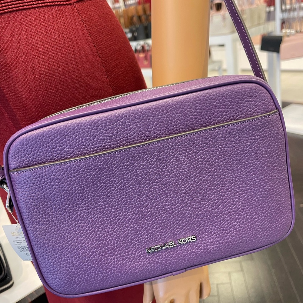 MICHAEL KORS Jet Set Pebbled Leather Camera Crossbody Bag
Dark Purple
NWT - Picture 16 of 16